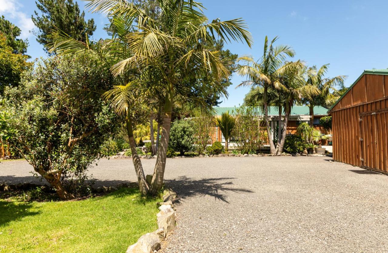 Aotea Lodge Great Barrier Tryphena Bagian luar foto