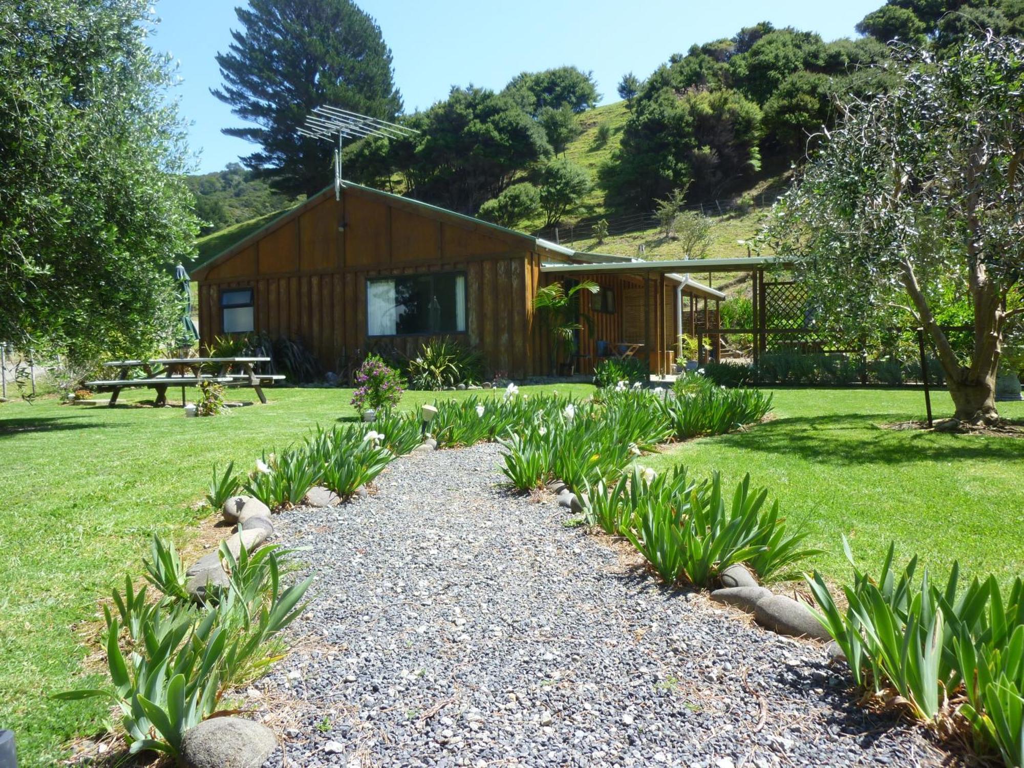 Aotea Lodge Great Barrier Tryphena Bagian luar foto